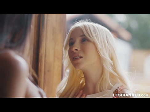 ❤️ A menina volta para casa alguns meses depois e acaba comendo a xoxota de sua madrasta ❤️❌ Porno vídeo em nós